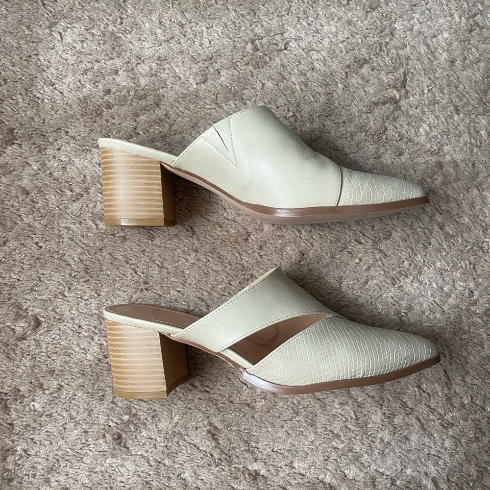 Never Worn Elegant Cream Block Heel Mules size 8.5